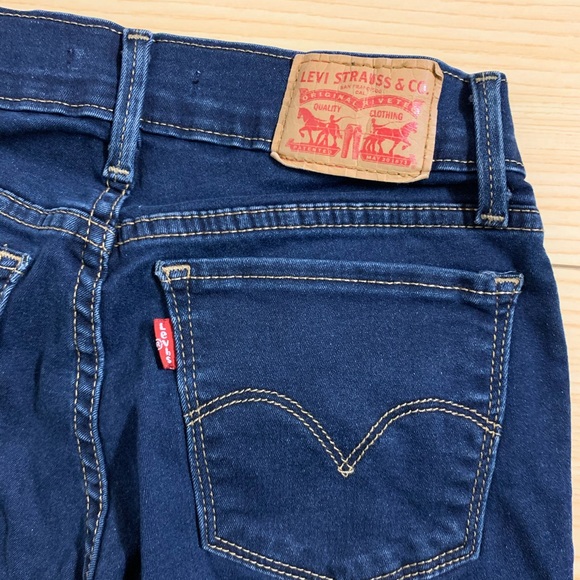 Levi's Denim - 💖FLASH SALE💖Dark Denim Shaping Skinny Denim